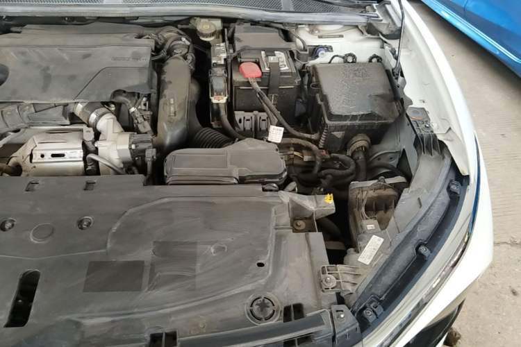 Used Citroen C5 X 2021 1.6T Enjoy the Extraordinary Engine Bay Left