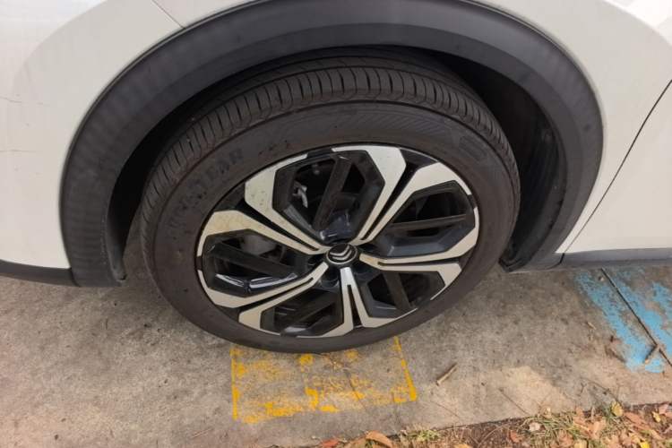 Used Citroen C5 X 2021 1.6T Flagship Edition Left Front Wheel Hub