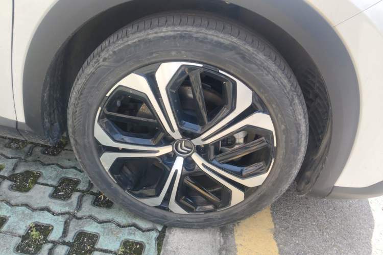 Used Citroen C5 X 2021 1.6T Flagship Edition Right Front Wheel Hub