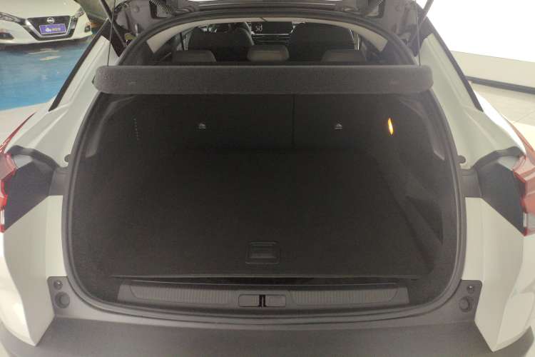 Used Citroen C5 X 2021 1.6T Impressive Edition Trunk