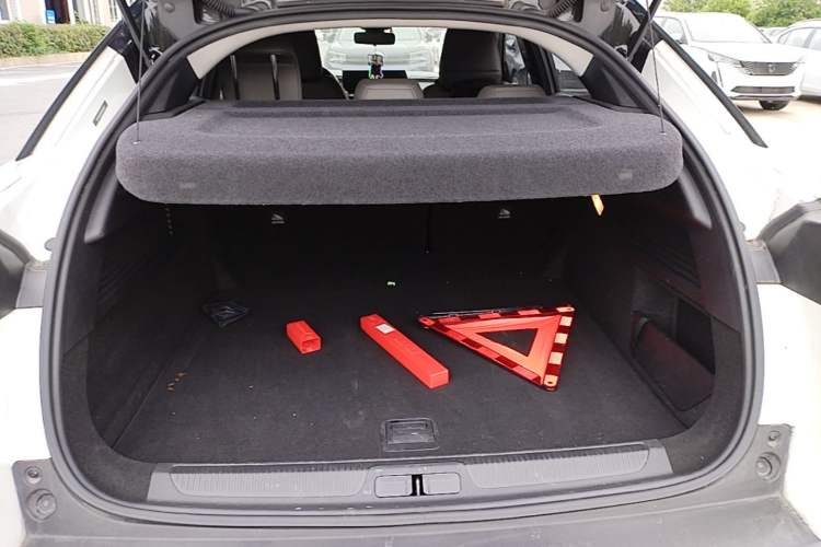 Used Citroen C5 X 2021 1.6T Impressive Edition Trunk