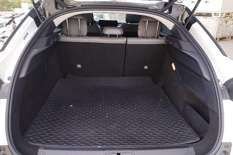 Used Citroen C5 X 2021 1.6T Impressive Edition Trunk