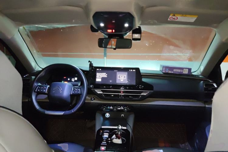 Used Citroen C5 X 2022 1.6T Extraordinary Style—Year of the Tiger New-Year Special Edition Center Console