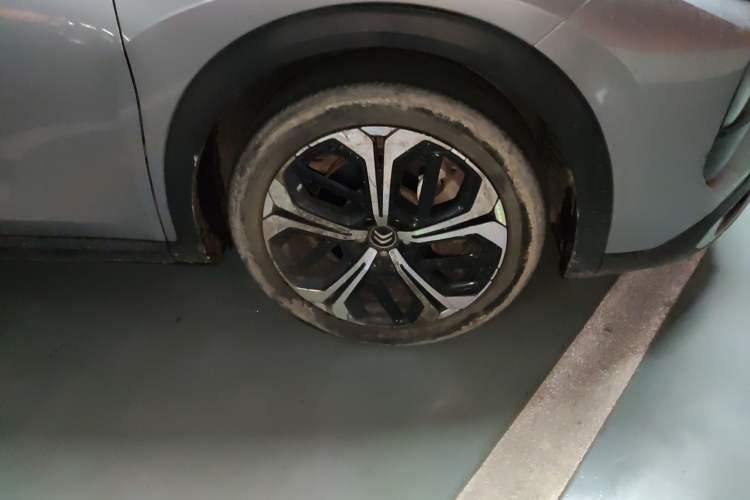 Used Citroen C5 X 2022 1.6T Extraordinary Style—Year of the Tiger New-Year Special Edition Right Front Wheel Hub
