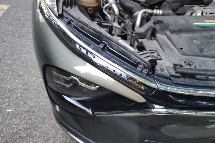 Used Citroen C5 X 2022 1.6T Extraordinary Style—Year of the Tiger New-Year Special Edition Exterior 6