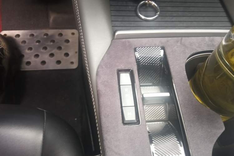 Used Citroen C5 X 2022 1.6T Extraordinary Style—Year of the Tiger New-Year Special Edition Gear Lever