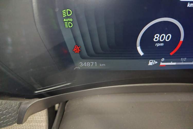 Used Citroen C5 X 2022 1.6T Extraordinary Style—Year of the Tiger New-Year Special Edition Odometer Close Up