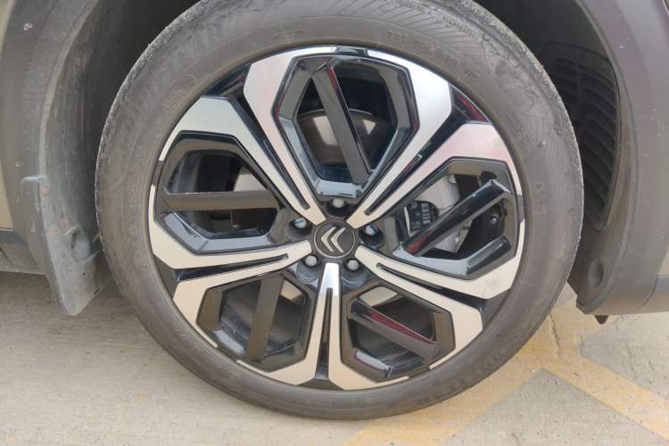 Used Citroen C5 X 2022 1.6T Extraordinary Style—Year of the Tiger New-Year Special Edition Right Front Wheel Hub