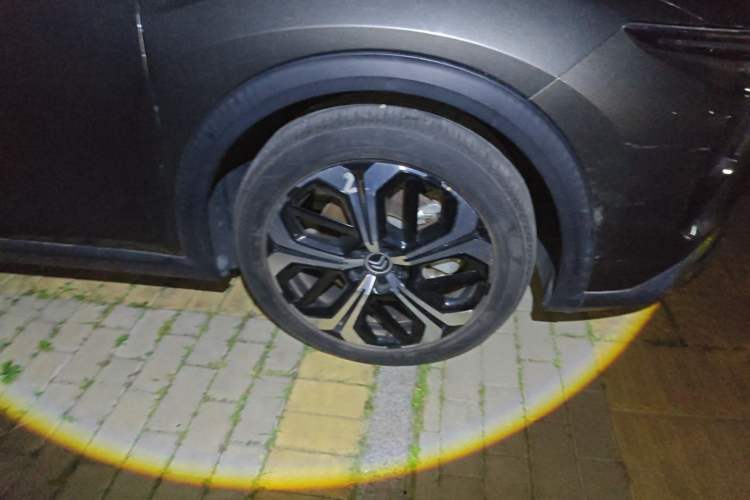 Used Citroen C5 X 2022 1.6T Extraordinary Style—Year of the Tiger New-Year Special Edition Right Front Wheel Hub