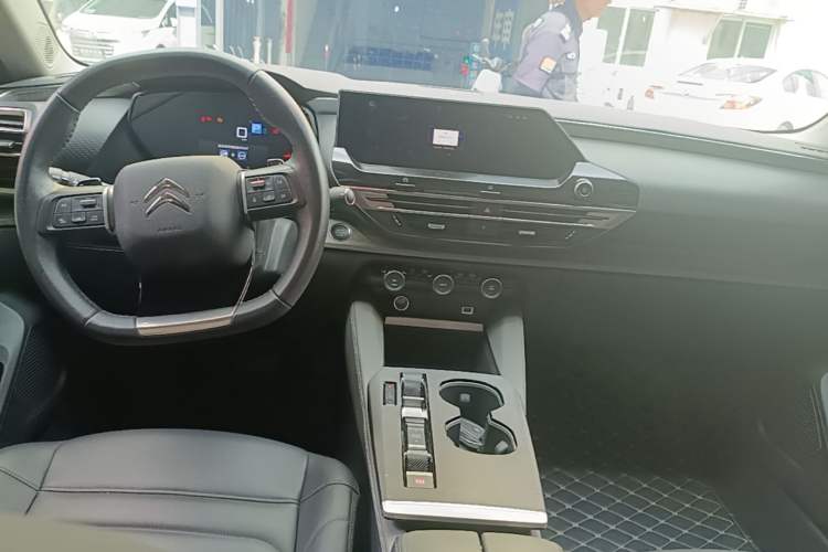 Used Citroen C5 X 2022 1.6T Extraordinary Style—Year of the Tiger New-Year Special Edition Center Console