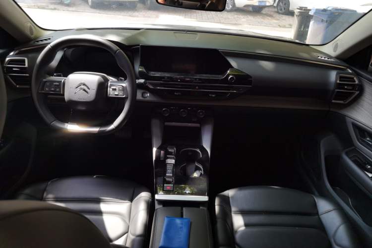 Used Citroen C5 X 2022 1.6T Xiang Bufan – Year of the Tiger New Beginnings Edition Center Console
