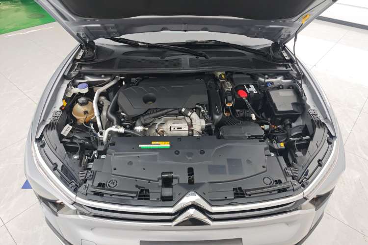 Used Citroen C5 X 2022 1.6T Extraordinary Style—Year of the Tiger New-Year Special Edition Engine Bay