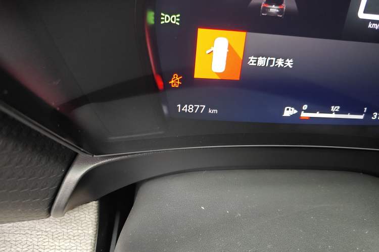 Used Citroen C5 X 2022 1.6T Extraordinary Style—Year of the Tiger New-Year Special Edition Odometer Close Up