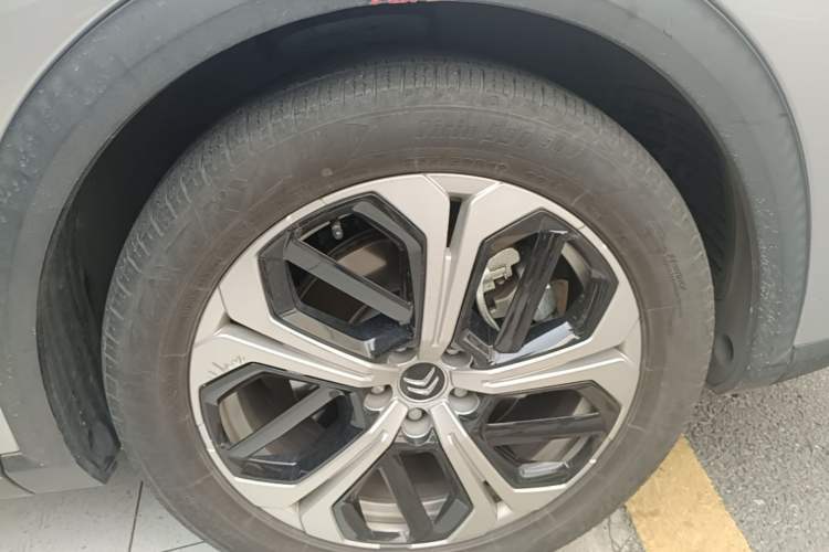 Used Citroen C5 X 2022 1.6T Extraordinary Style—Year of the Tiger New-Year Special Edition Right Front Wheel Hub