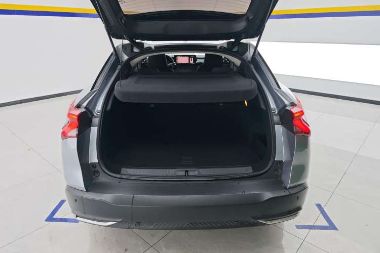Used Citroen C5 X 2022 1.6T Extraordinary Style—Year of the Tiger New-Year Special Edition Trunk