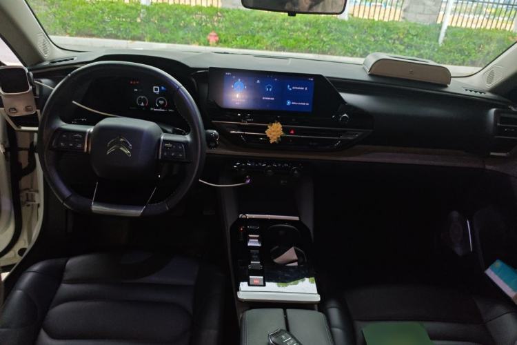Used Citroen C5 X 2022 1.6T Xiang Bufan – Year of the Tiger New Beginnings Edition Center Console