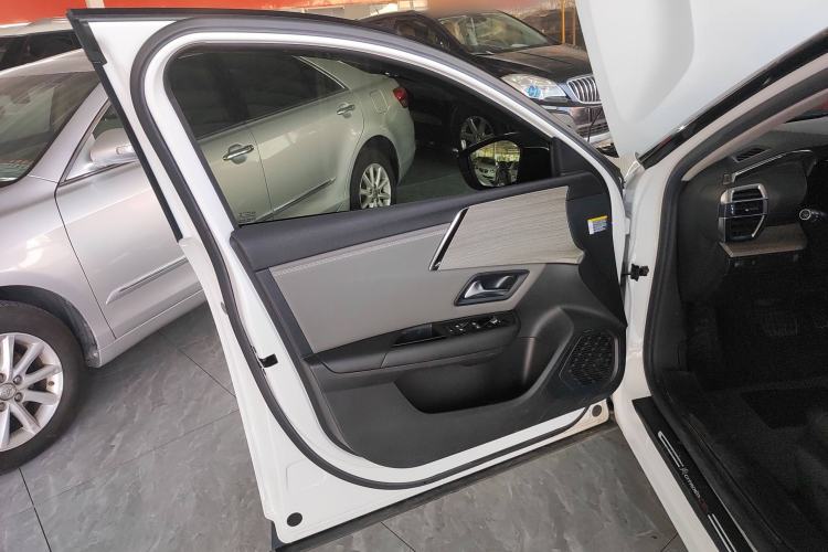 Used Citroen C5 X 2022 1.6T Extraordinary Style—Year of the Tiger New-Year Special Edition Interior 6