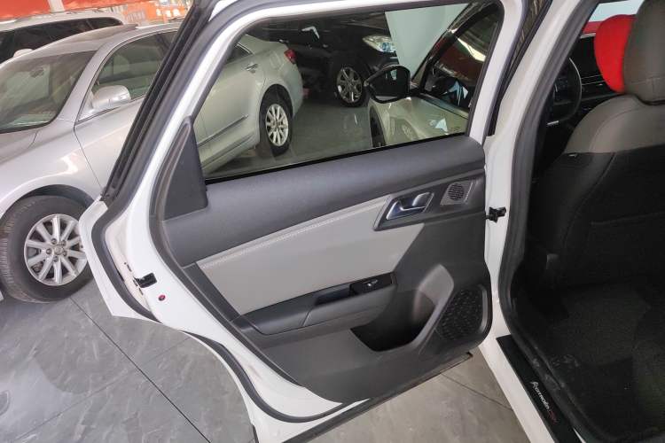 Used Citroen C5 X 2022 1.6T Extraordinary Style—Year of the Tiger New-Year Special Edition Interior 7