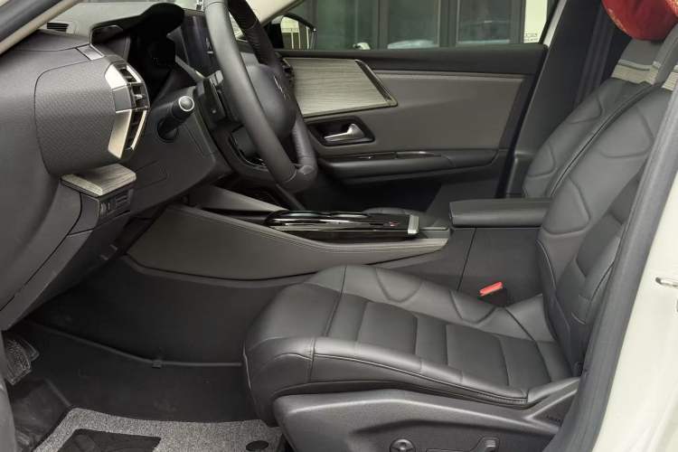 Used Citroen C5 X 2022 1.6T Extraordinary Style—Year of the Tiger New-Year Special Edition Interior 8
