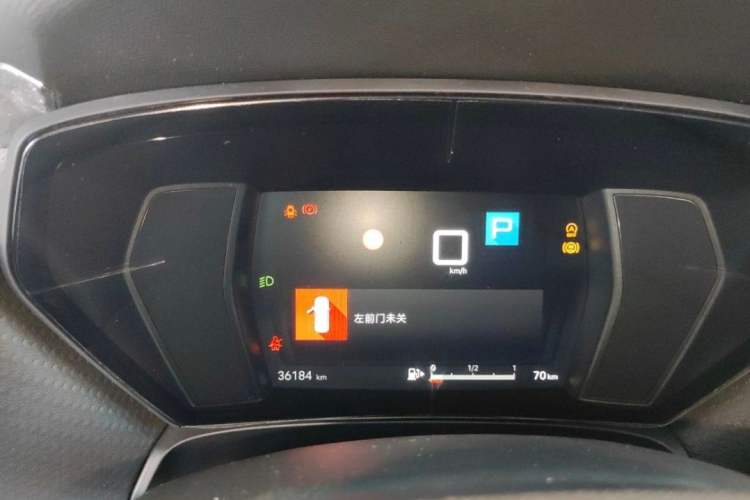 Used Citroen C5 X 2022 1.6T Extraordinary Style—Year of the Tiger New-Year Special Edition Odometer Close Up