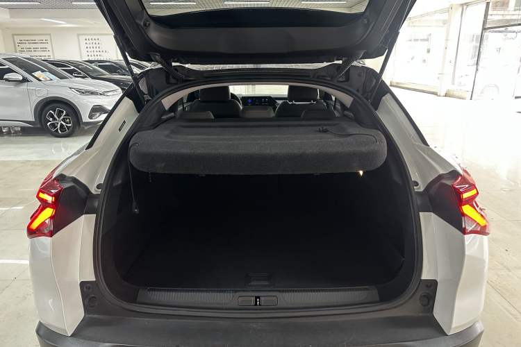 Used Citroen C5 X 2022 1.6T Xiang Bufan – Year of the Tiger New Beginnings Edition Trunk