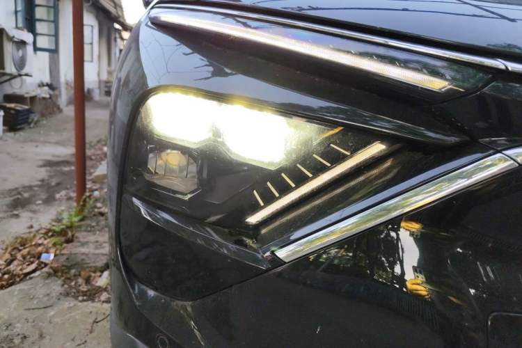 Used Citroen C5 X 2023 1.6T Extraordinary Power Right Front Headlight