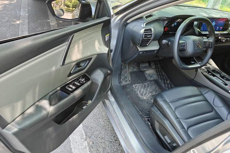 Used Citroen C5 X 2023 1.6T Enjoy the Extraordinary Driver Seat