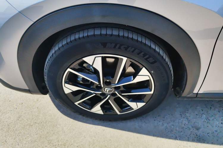 Used Citroen C5 X 2023 1.6T Enjoy the Extraordinary Left Front Wheel Hub