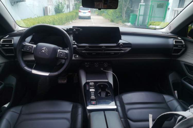 Used Citroen C5 X 2023 1.6T Extraordinary Power Center Console