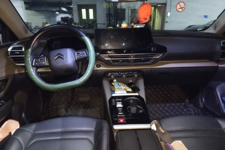 Used Citroen C5 X 2023 1.6T Extraordinary Power Center Console