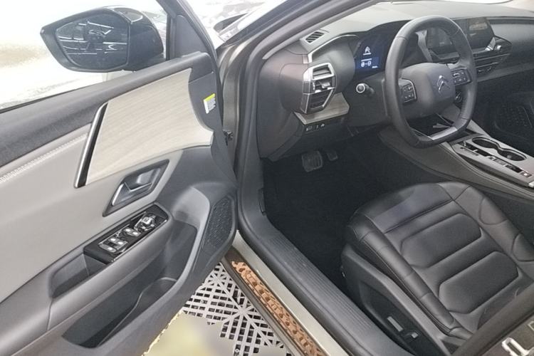 Used Citroen C5 X 2023 1.6T Enjoy the Extraordinary Driver Seat