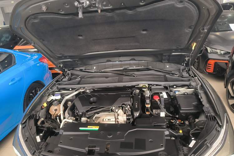 Used Citroen C5 X 2023 1.6T Enjoy the Extraordinary Engine Bay