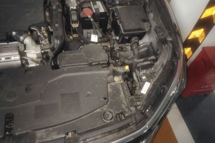 Used Citroen C5 X 2023 1.6T Enjoy the Extraordinary Engine Bay Left