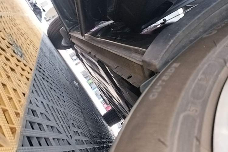 Used Citroen C5 X 2023 1.6T Enjoy the Extraordinary Left Side Sill