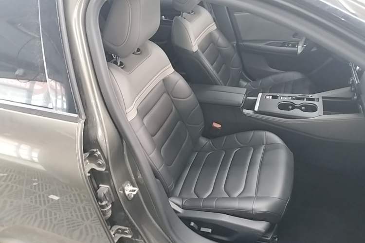 Used Citroen C5 X 2023 1.6T Enjoy the Extraordinary Right Front Seat