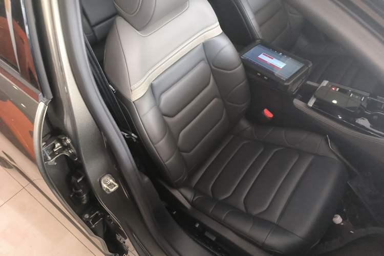 Used Citroen C5 X 2023 1.6T Enjoy the Extraordinary Right Front Seat