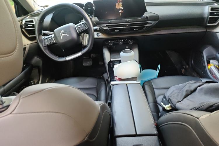 Used Citroen C5 X 2023 1.6T Extraordinary Power Center Console