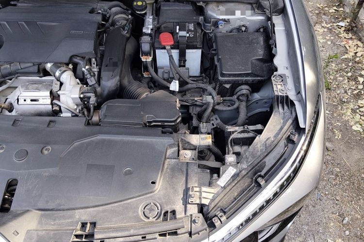 Used Citroen C5 X 2023 1.6T Enjoy the Extraordinary Engine Bay Left
