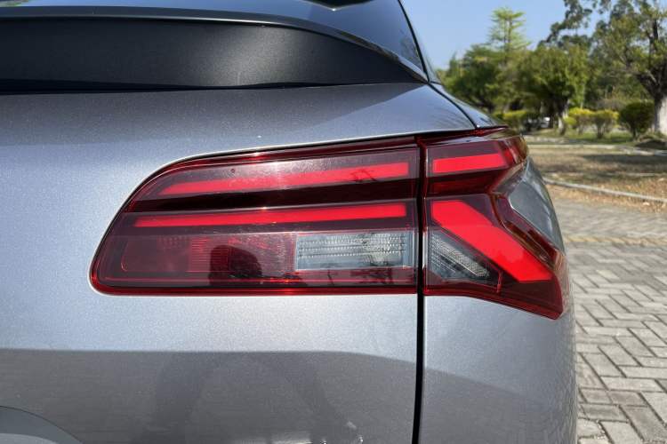 Used Citroen C5 X 2023 1.6T Enjoy the Extraordinary Exterior 8