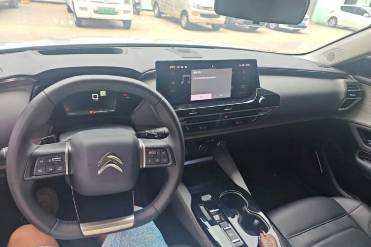 Used Citroen C5 X 2023 1.6T Flagship Edition Center Console
