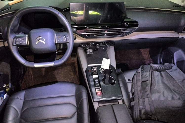Used Citroen C5 X 2023 1.6T Extraordinary Power Center Console
