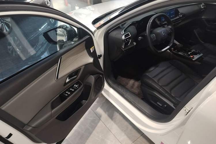 Used Citroen C5 X 2023 1.6T Enjoy the Extraordinary Driver Seat