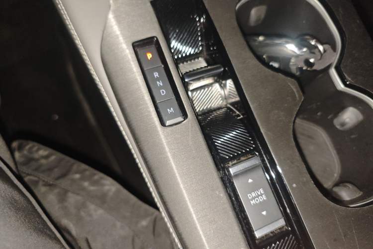 Used Citroen C5 X 2023 1.6T Enjoy the Extraordinary Gear Lever