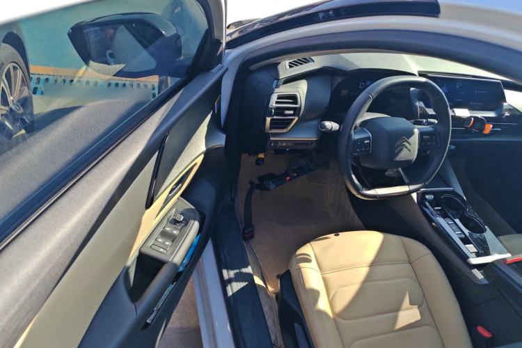 Used Citroen C5 X 2023 1.6T Enjoy the Extraordinary Interior 3