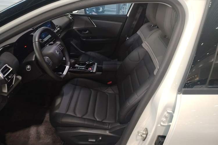 Used Citroen C5 X 2023 1.6T Enjoy the Extraordinary Left Front Seat