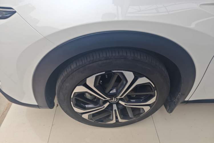 Used Citroen C5 X 2023 1.6T Flagship Edition Left Front Wheel Hub