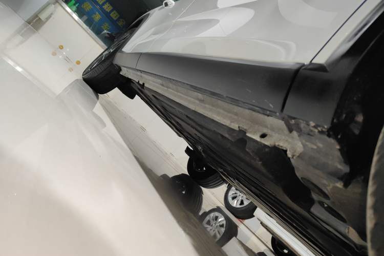Used Citroen C5 X 2023 1.6T Enjoy the Extraordinary Right Side Sill