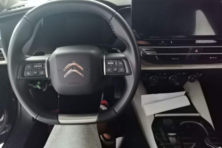 Used Citroen C5 X 2024 1.6T Traveler Extraordinary Center Console
