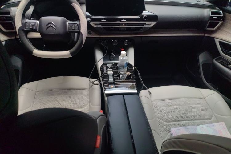 Used Citroen C5 X 2024 1.6T Traveler Extraordinary Center Console