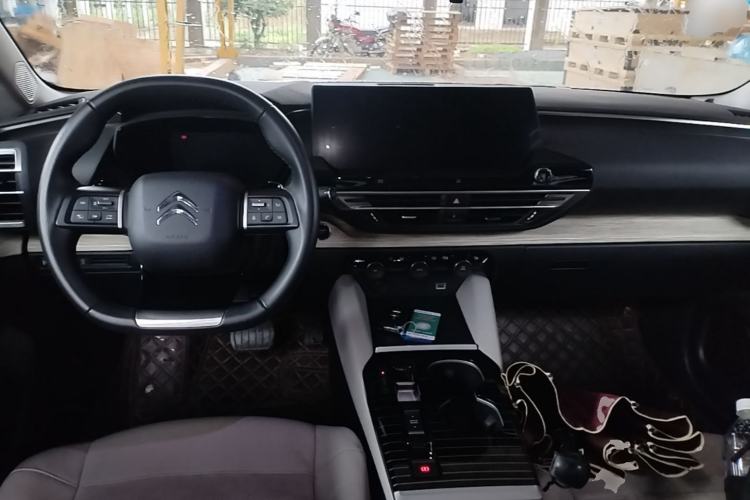 Used Citroen C5 X 2024 1.6T Traveler Extraordinary Center Console